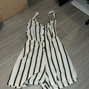 Love Tree romper. Size medium. New with tags. Super comfy.